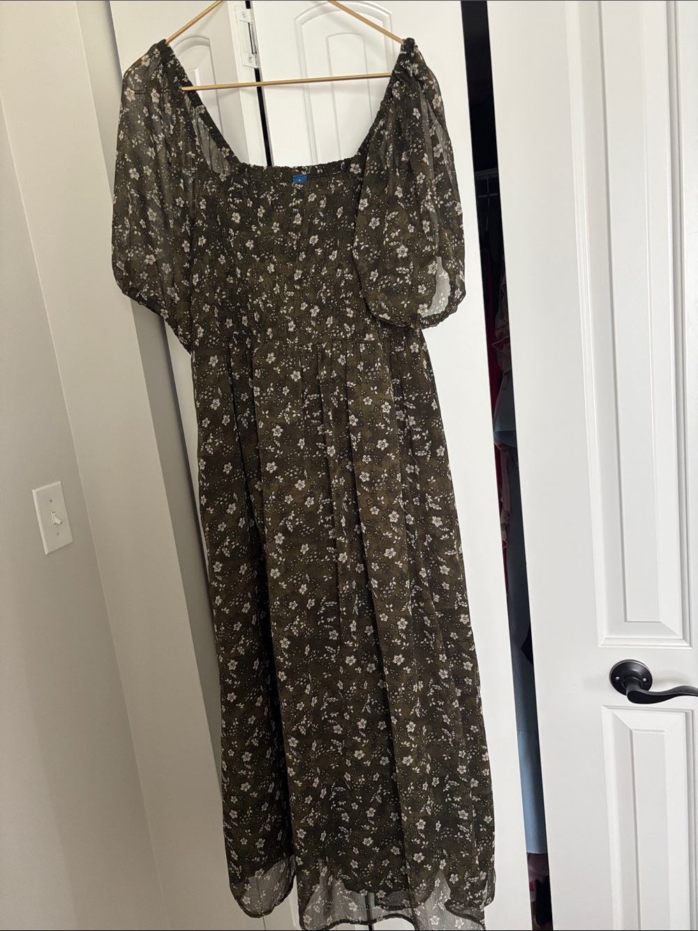 Olive Floral Puff-Sleeve Midi Dress